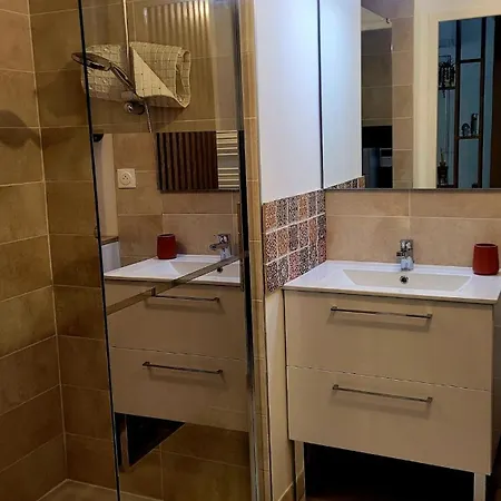Appartement Cosy Avec Jardinet 300 De La Vias