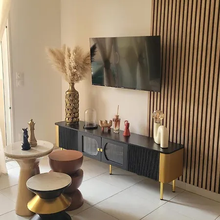 Appartement Cosy Avec Jardinet 300 De La Vias